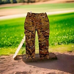 Authentic US Army Men's Medium Camo Button Fly Combat Pants